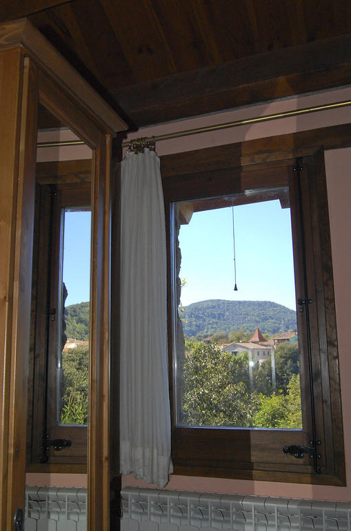 Can Salgueda Santa Pau Bilik gambar
